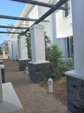 Hildegard's Central Stellenbosch River Townhouse